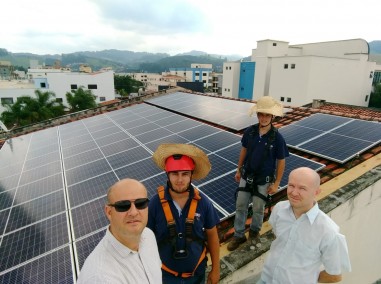 Grfica JK investe em energia solar